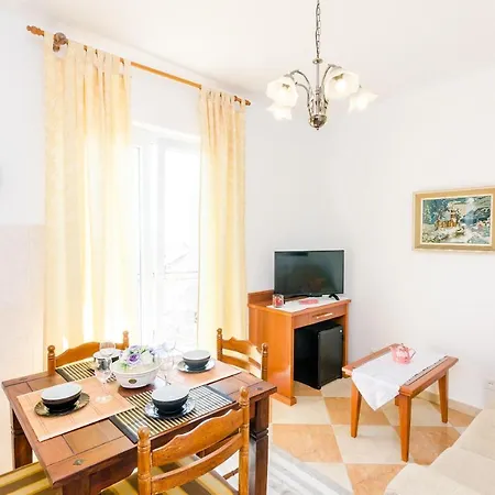 Nicol - Two-bedroom With Sea View Apartman